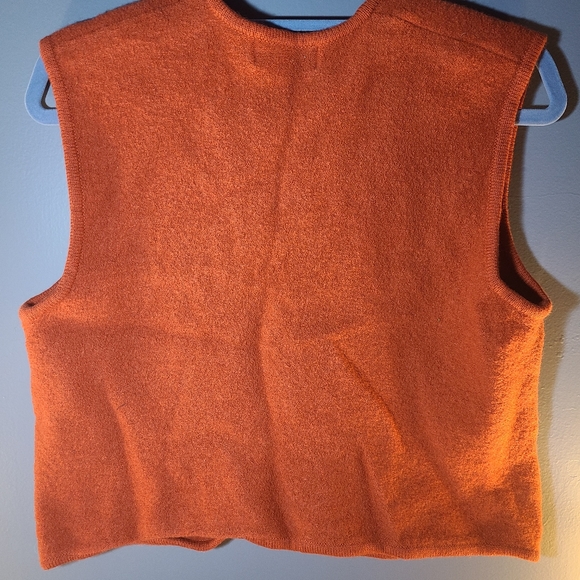 Tally-ho Wool Vest Rust With metal clasps - Picture 4 of 4